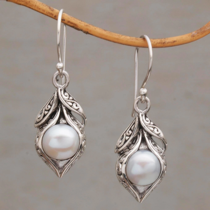 Pendientes vintage colgantes con detalle perlado · Plateado