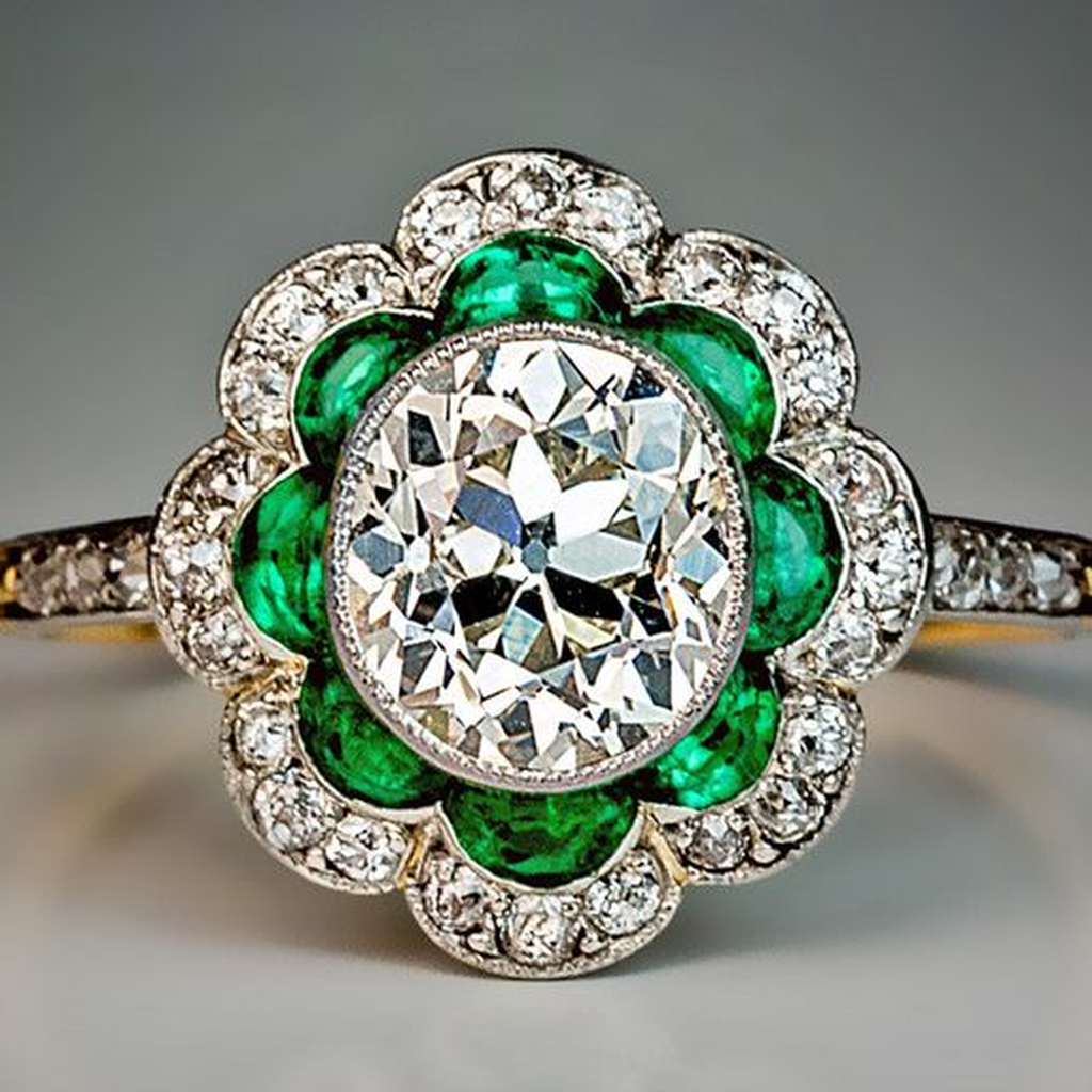 Anillo vintage de flor verde esmeralda · Dorado