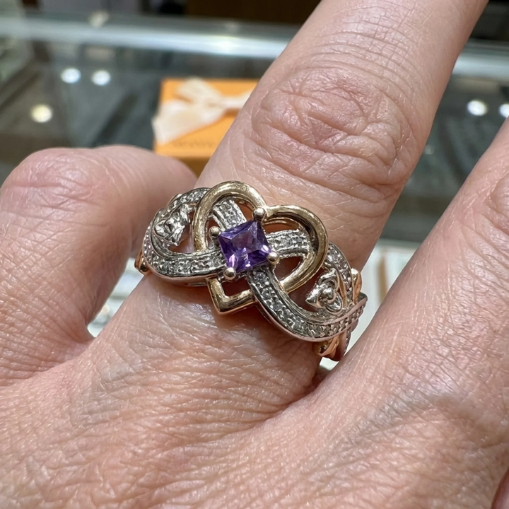 Anillo bicolor con brillos, plateado y dorado