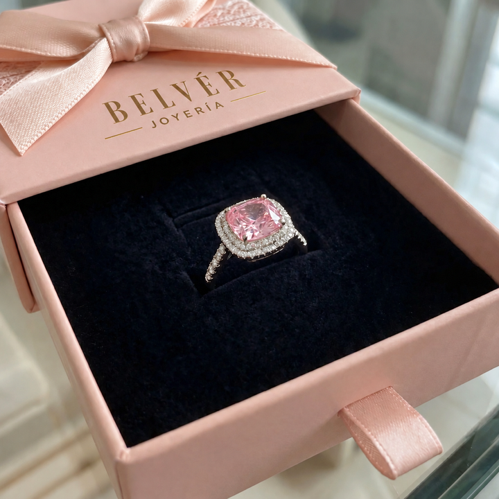 Anillo con piedra rosa de talla cojín · Dorado, plateado o rosado