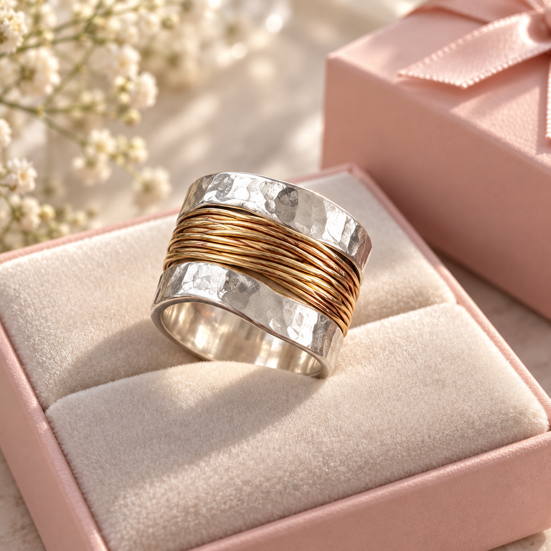 Anillo de hilos bicolor, plateado y dorado