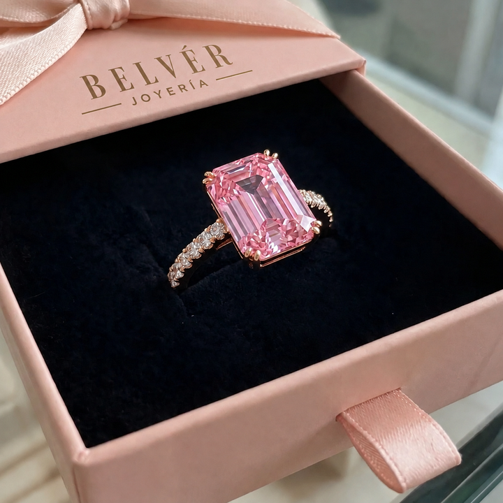 Anillo rectangular rosa con brillos · Rosado