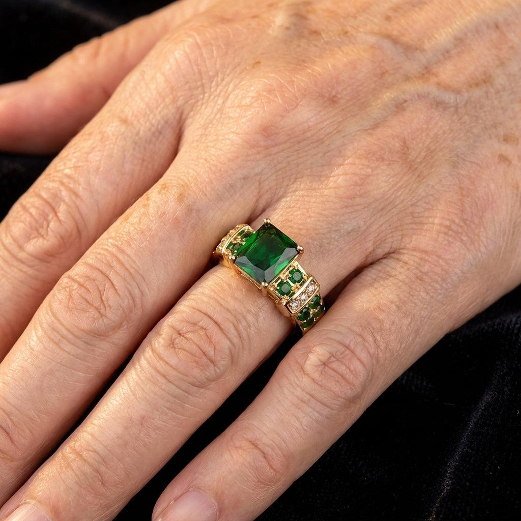 Anillo rectangular verde esmeralda · Dorado