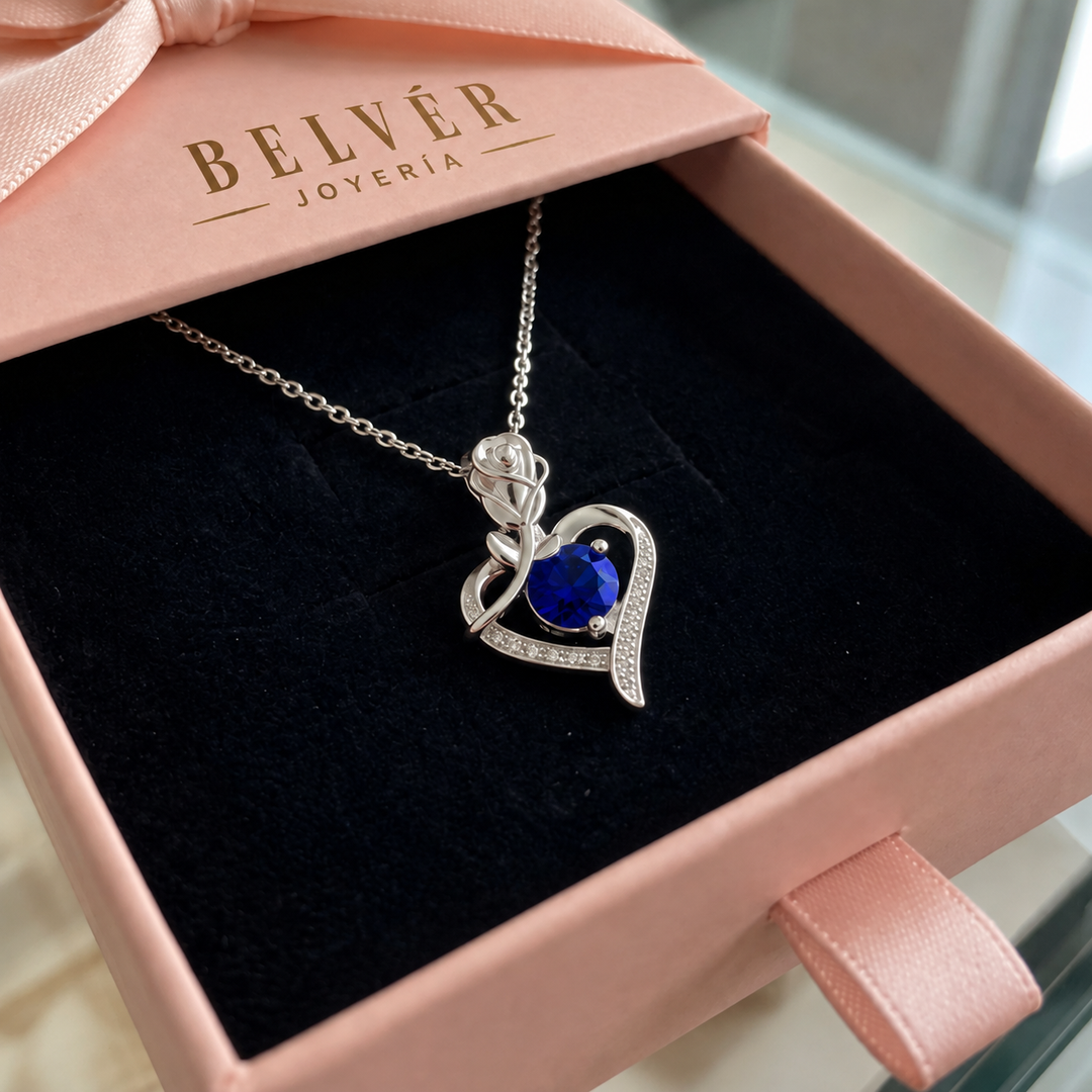 Collar con colgante de corazón azul zafiro · Plateado