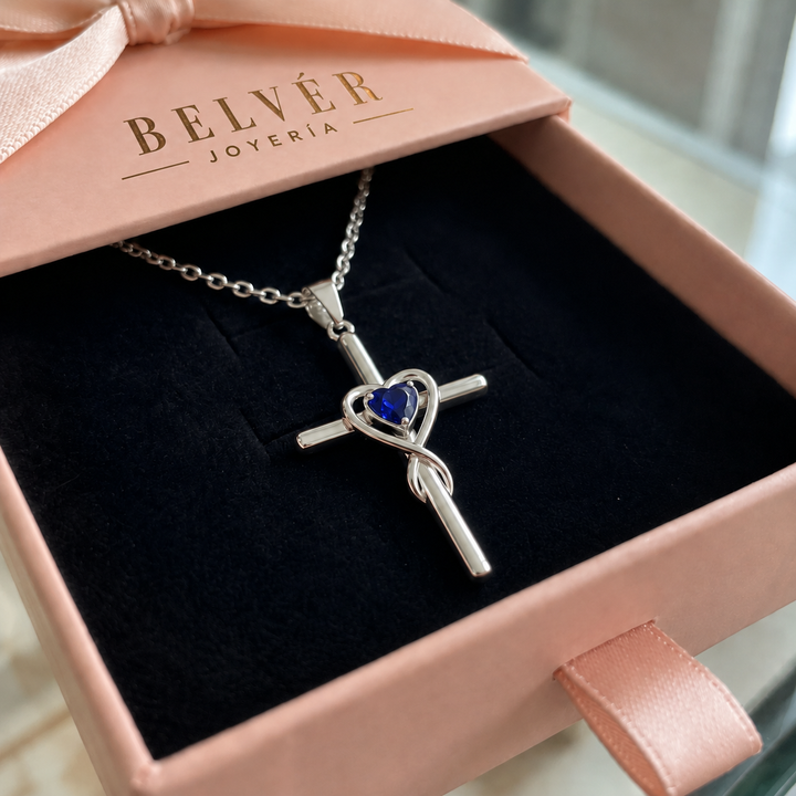 Collar con cruz y corazón azul zafiro · Plateado