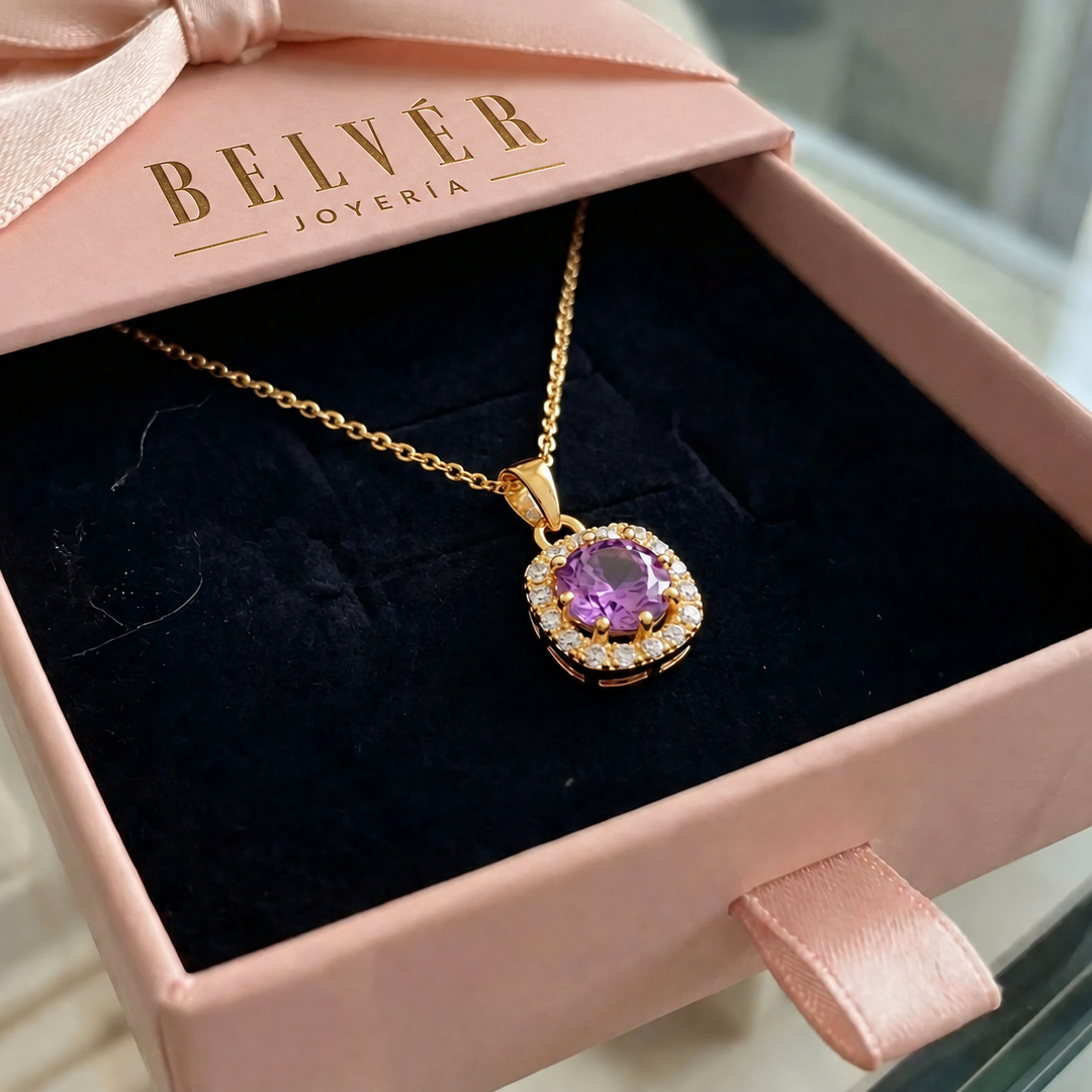 Collar cuadrado pavé violeta · Dorado