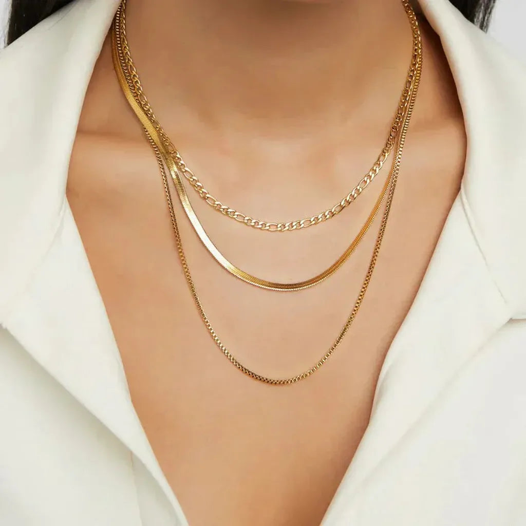 Collar de tres capas · Dorado