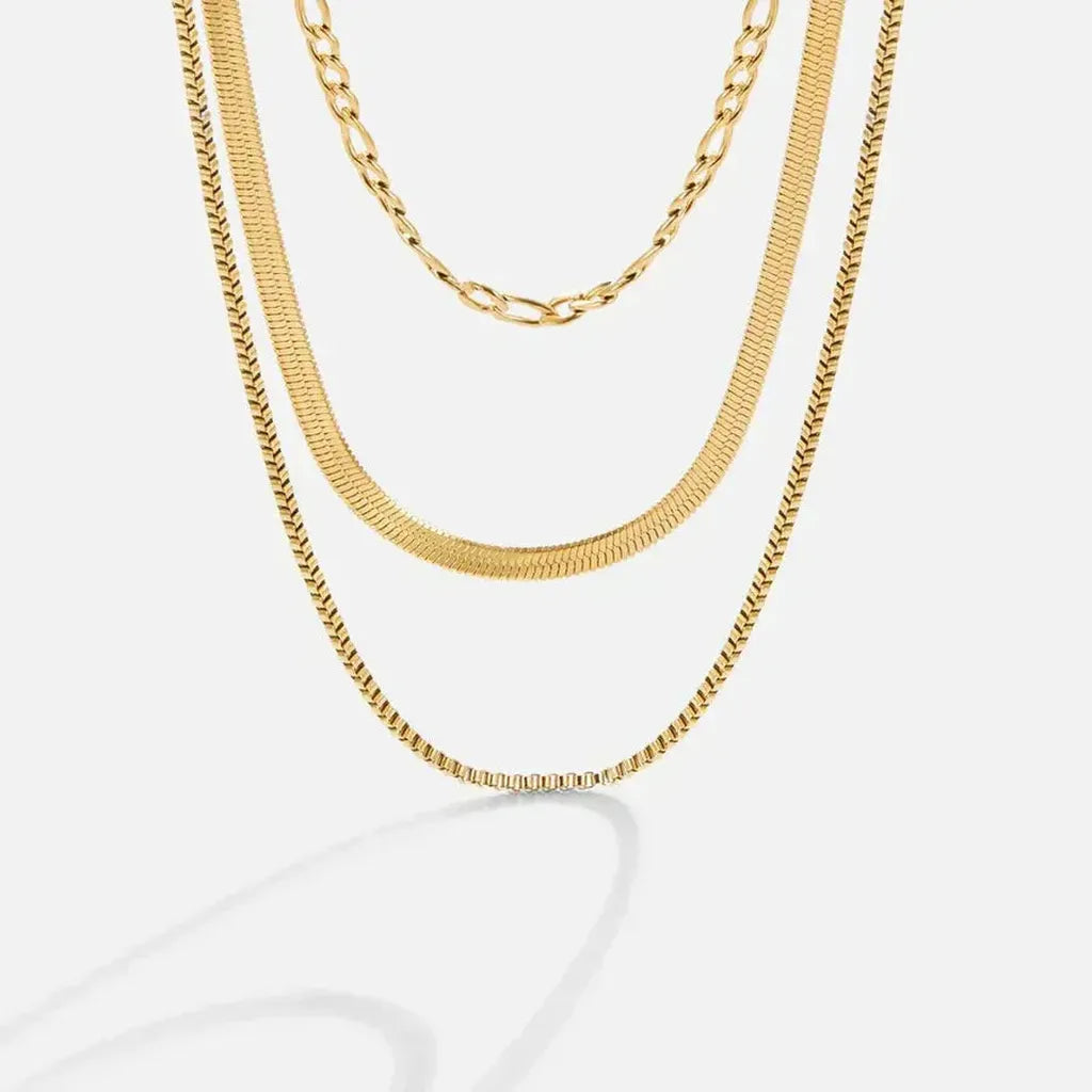 Collar de tres capas · Dorado