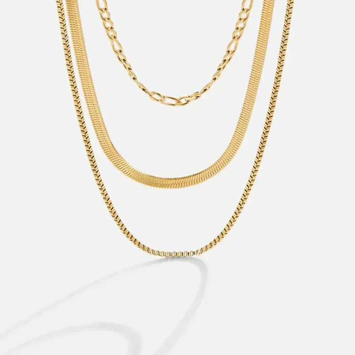 Collar de tres capas · Dorado