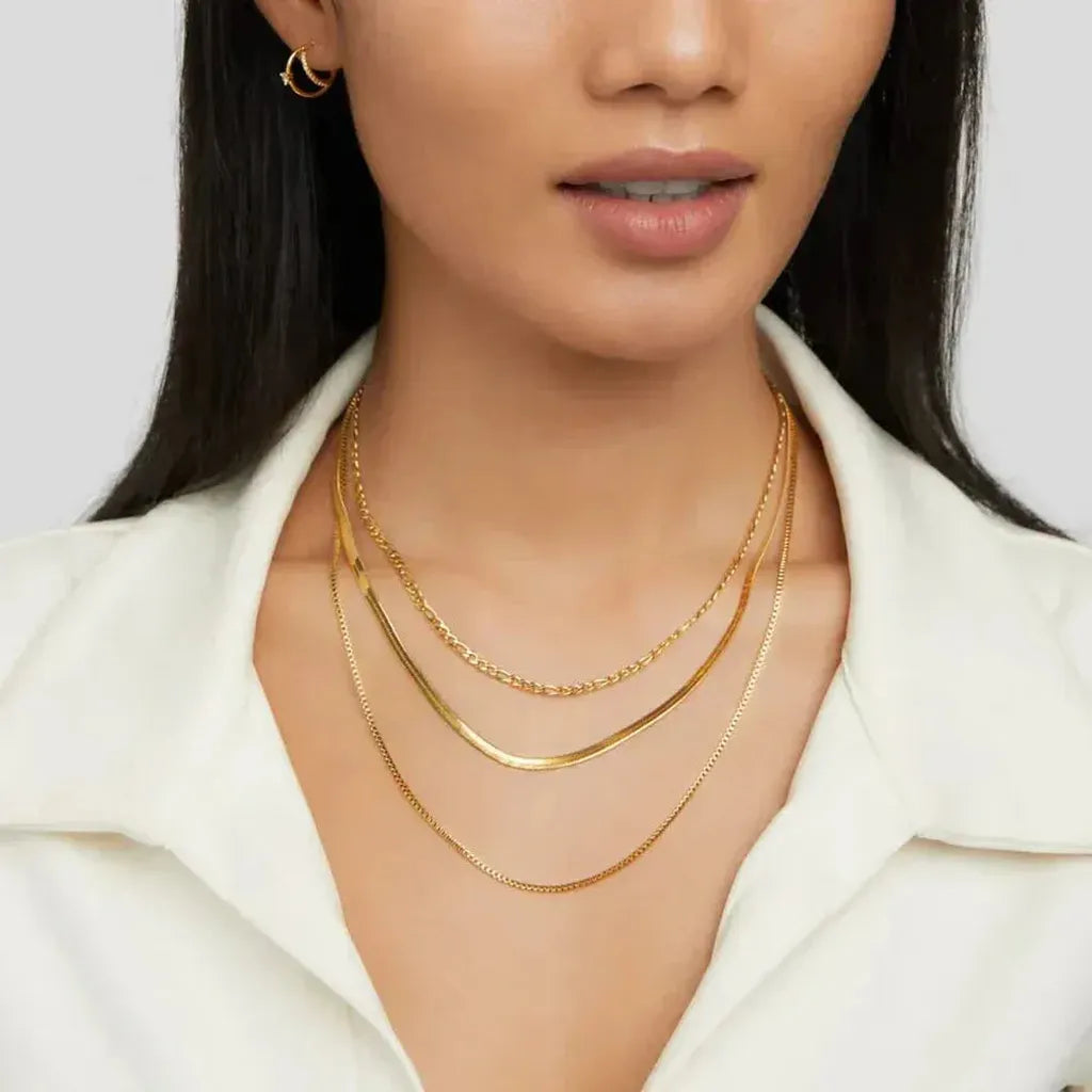 Collar de tres capas · Dorado