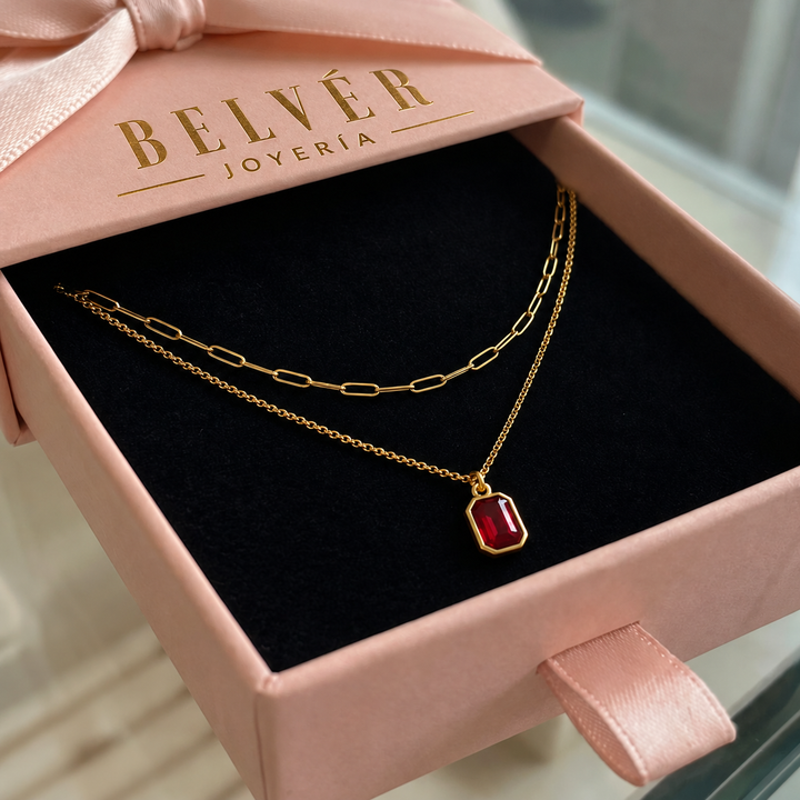Collar de varias capas rojo rubí con cadena de eslabones · Dorado