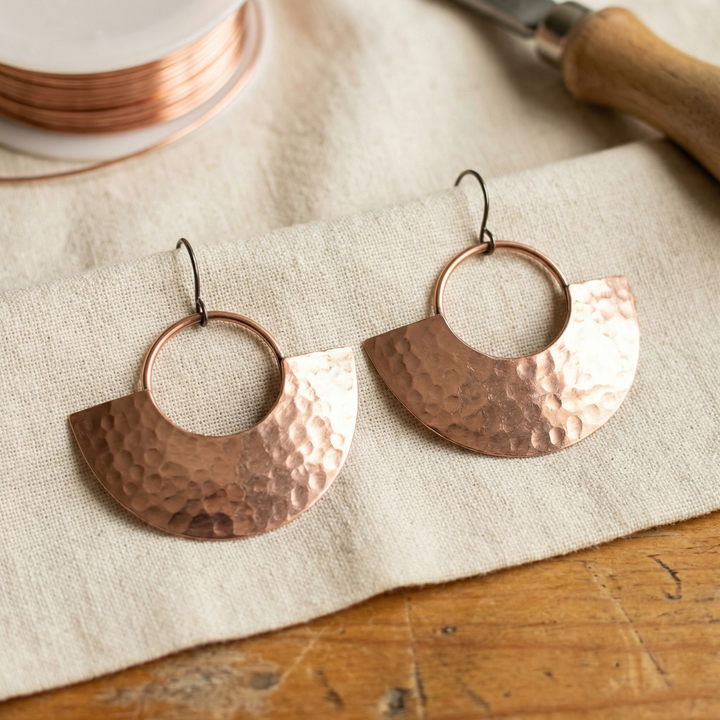 Pendientes de cobre Sol con efecto martillado