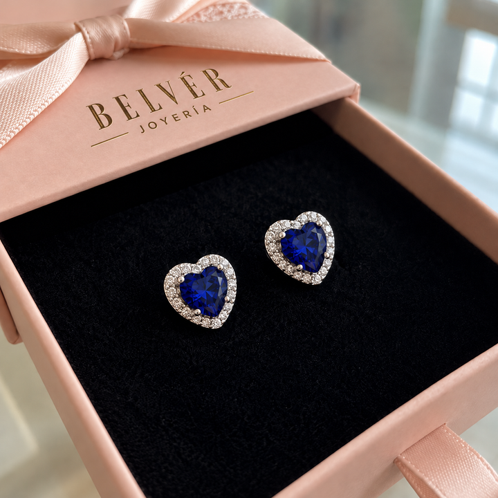 Pendientes de botón de corazón azul zafiro · Plateado