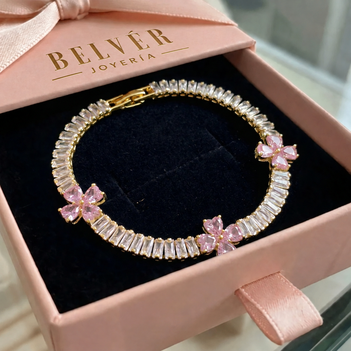 Pulsera de corazón con trébol · Dorado