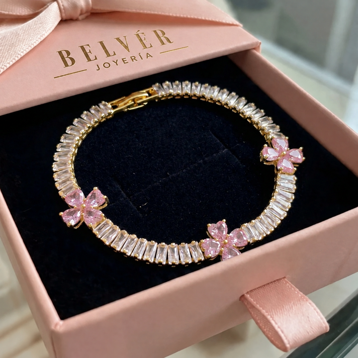 Pulsera de corazón con trébol · Dorado