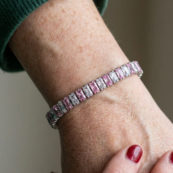 Pulsera tenis con piedras rosas · Plateado