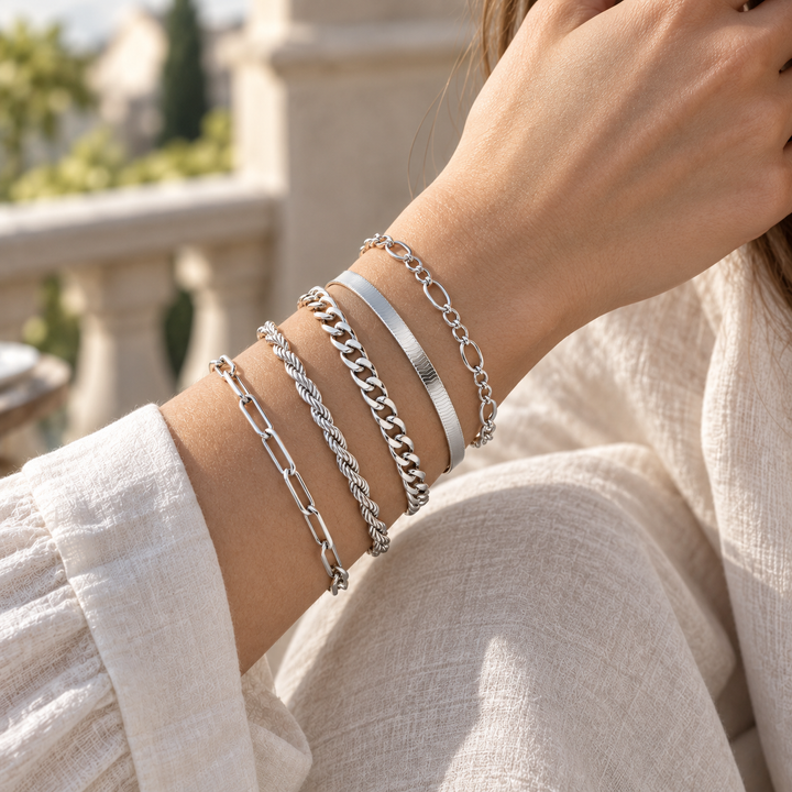 Set de 5 pulseras · Dorado o plateado